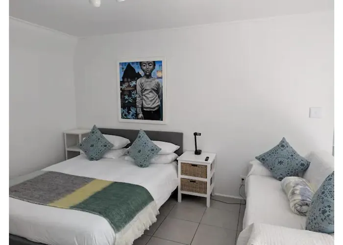 Charming Studio With Garden Patio In Tamboerskloof