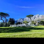 Charming Studio With Garden Patio In Tamboerskloof