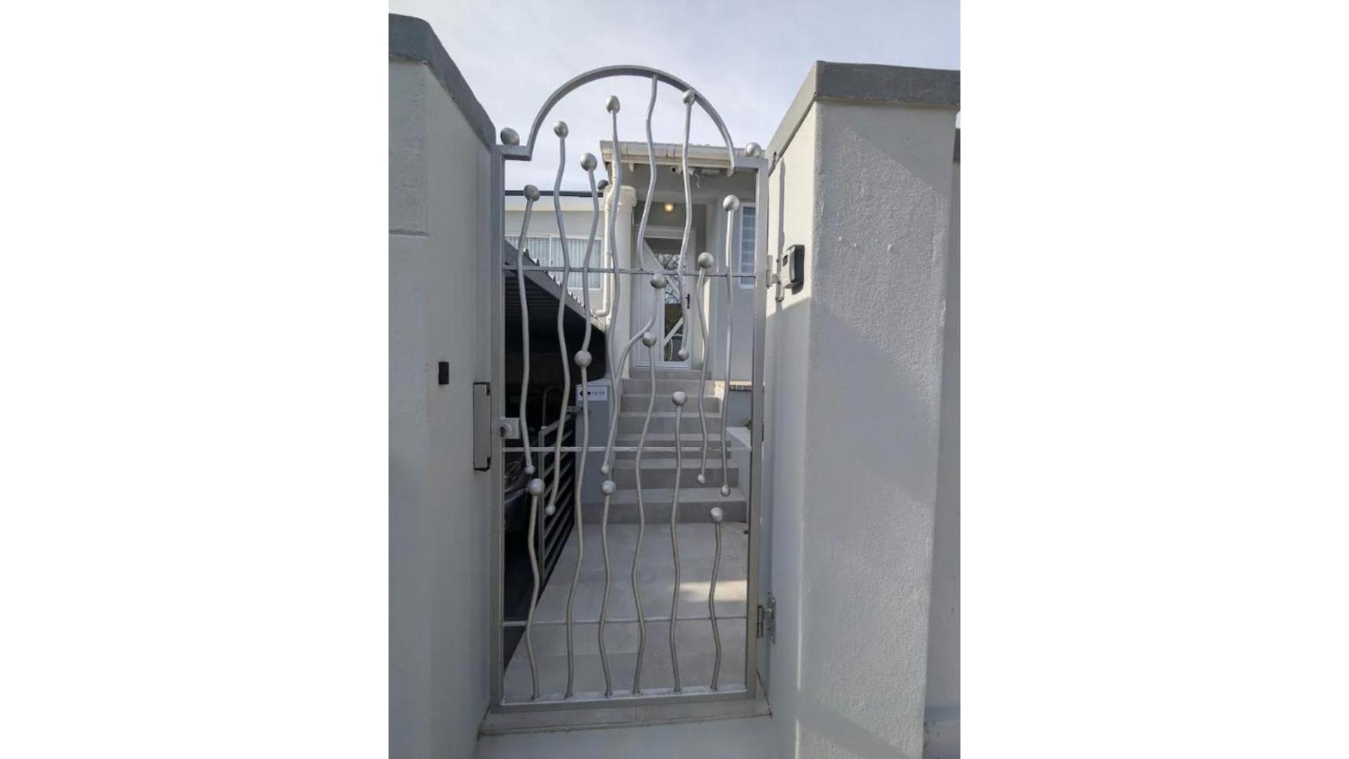 Charming With Garden Patio In Tamboerskloof Apartment
