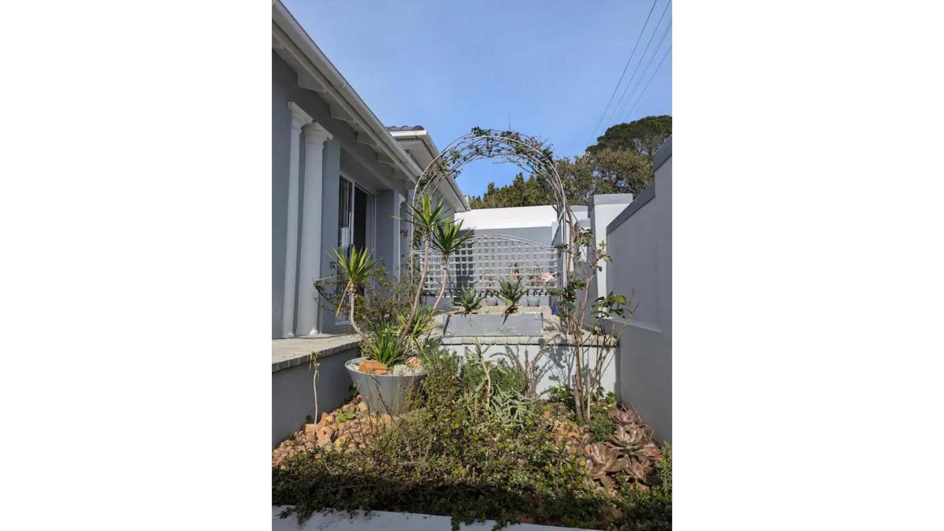Apartment Charming With Garden Patio In Tamboerskloof Cape Town