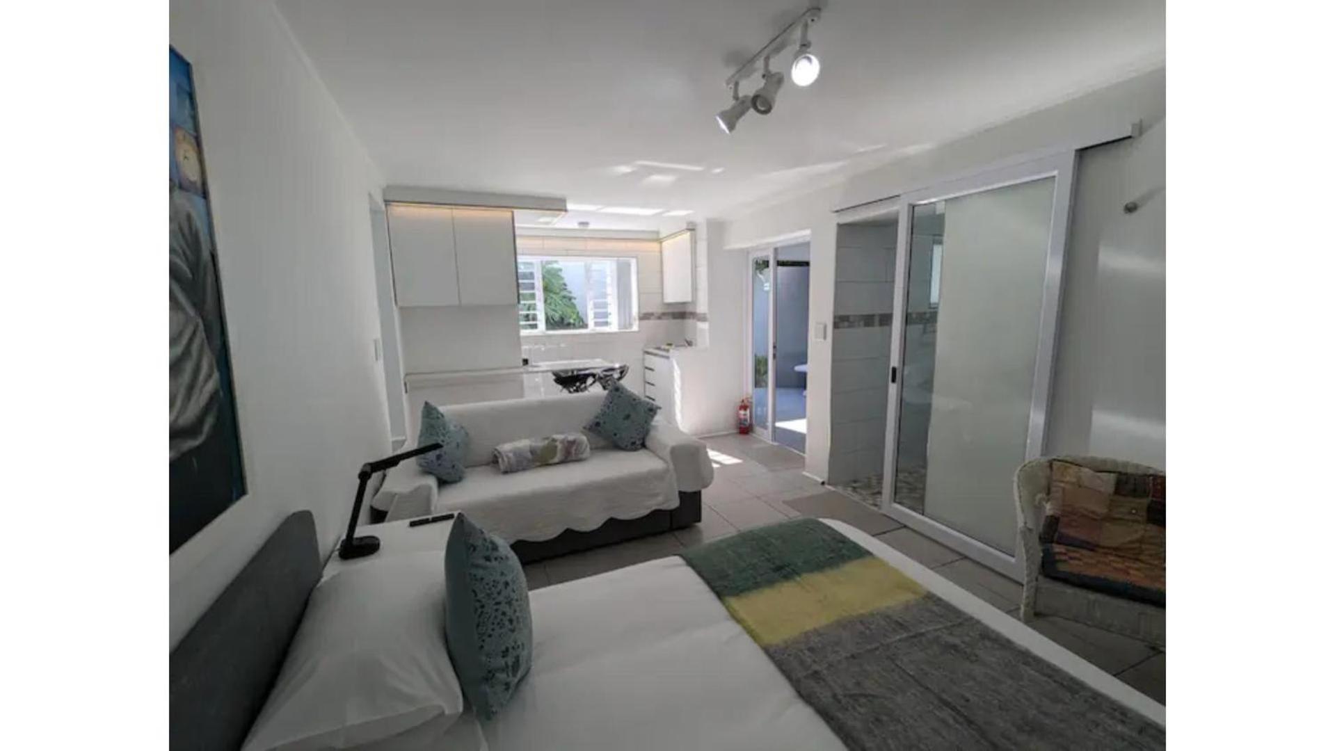 Apartment Charming With Garden Patio In Tamboerskloof *